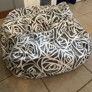 Stuffed animal/blanket bean bag chair